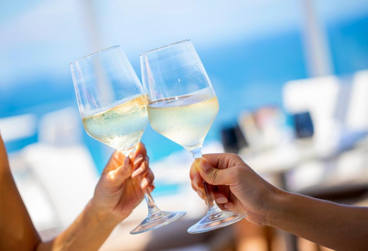 Royalton Chic Cancun, An Autograph Collection All-Inclusive Resort - Adults Only Екстериор снимка Two wine glasses