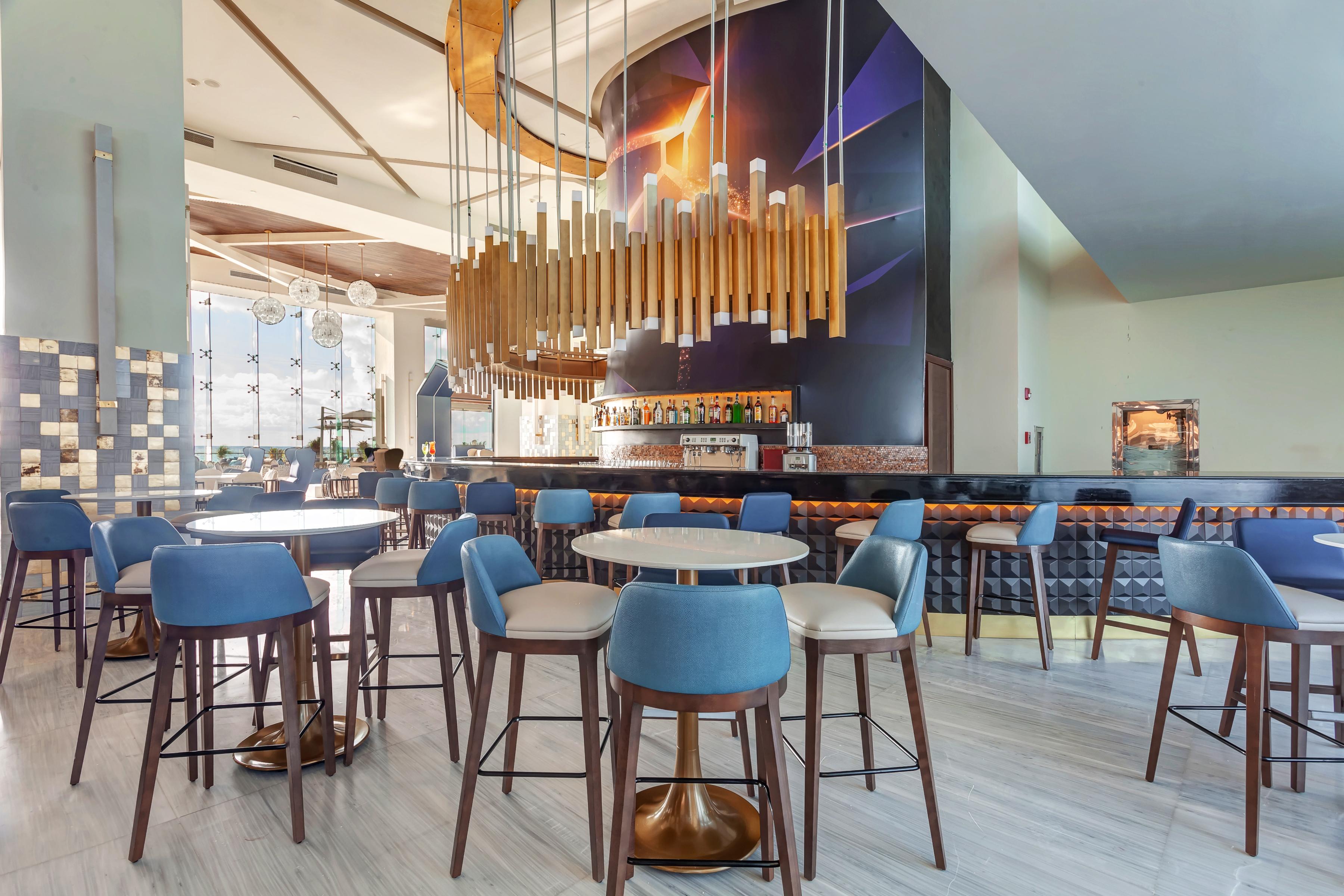 Royalton Chic Cancun, An Autograph Collection All-Inclusive Resort - Adults Only Екстериор снимка The lounge at the airport